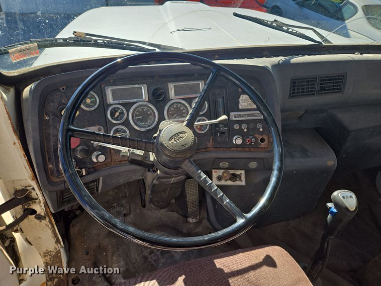 image for item EQ3584 1997 Ford  Max L-9000 grapple truck