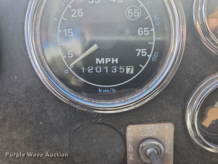 image for item EQ3584 1997 Ford  Max L-9000 grapple truck