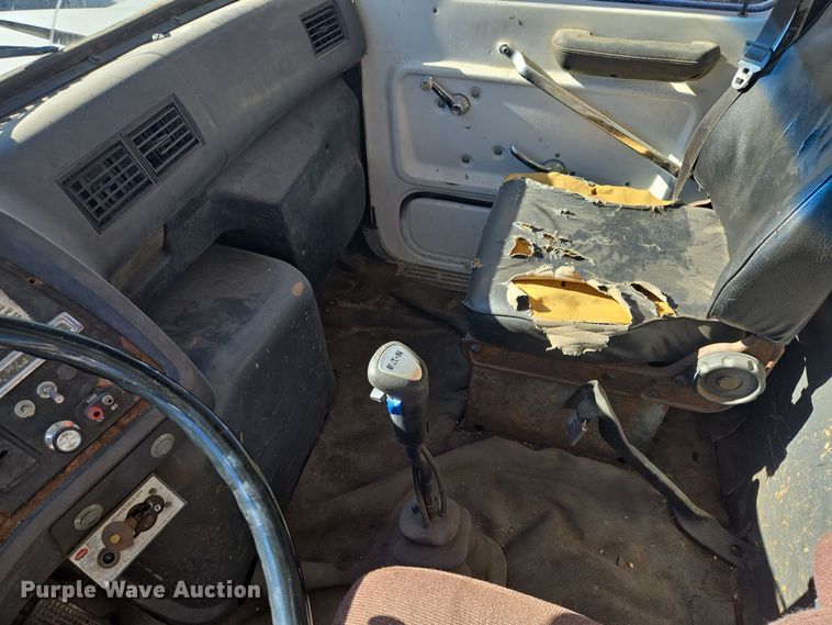 image for item EQ3584 1997 Ford  Max L-9000 grapple truck