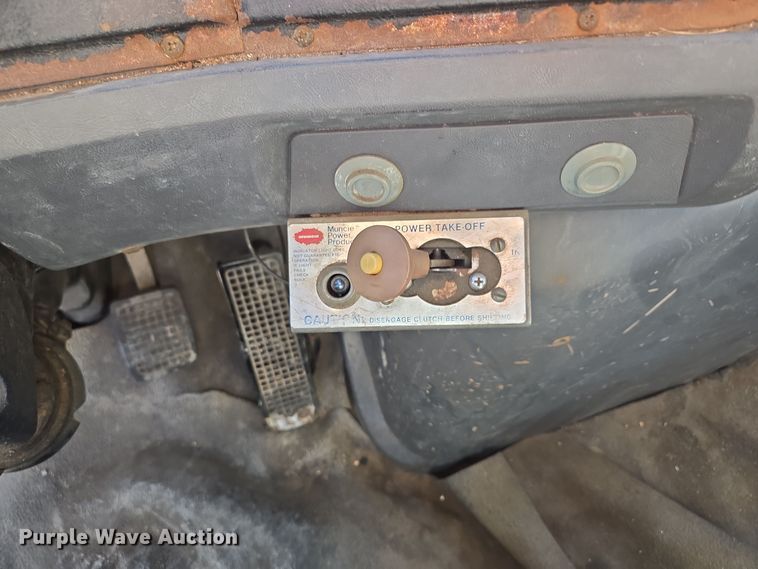 image for item EQ3584 1997 Ford  Max L-9000 grapple truck