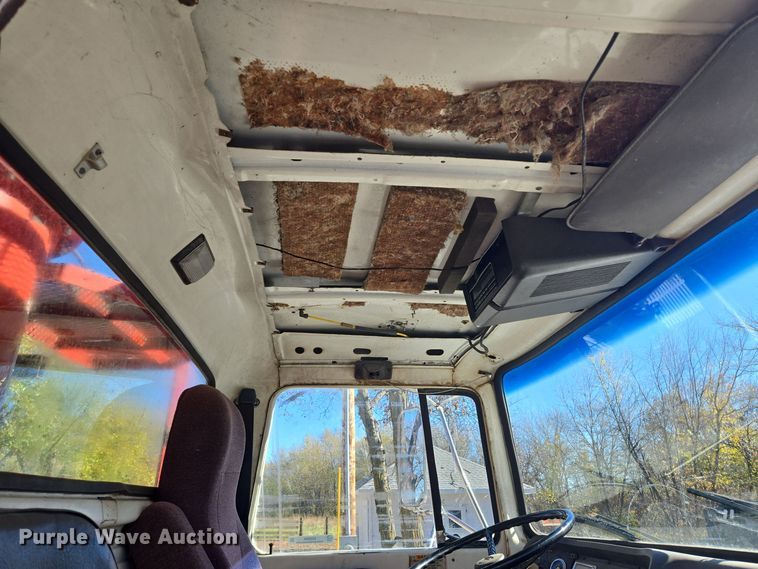 image for item EQ3584 1997 Ford  Max L-9000 grapple truck