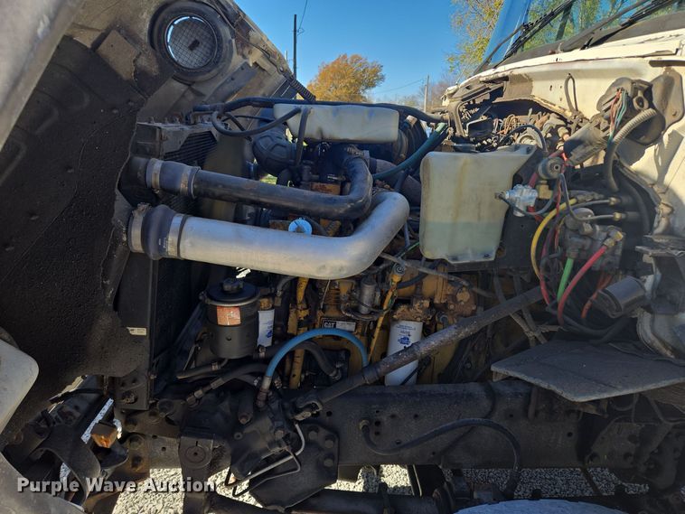 image for item EQ3584 1997 Ford  Max L-9000 grapple truck