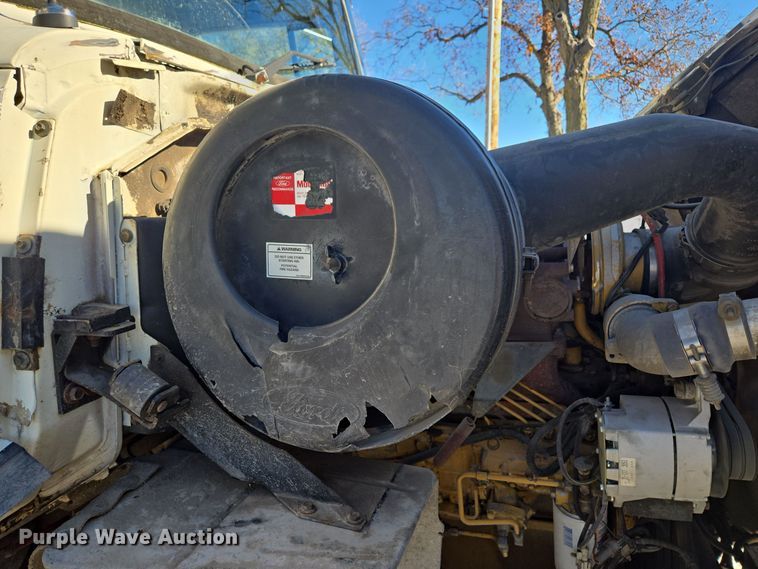 image for item EQ3584 1997 Ford  Max L-9000 grapple truck