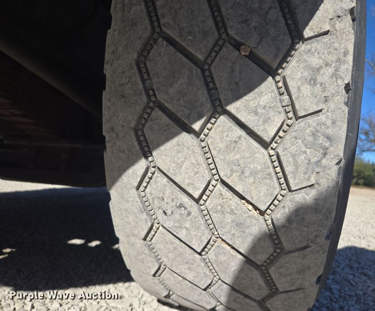 image for item EQ3584 1997 Ford  Max L-9000 grapple truck