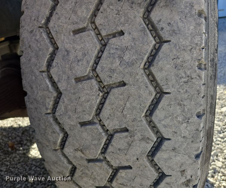 image for item EQ3584 1997 Ford  Max L-9000 grapple truck