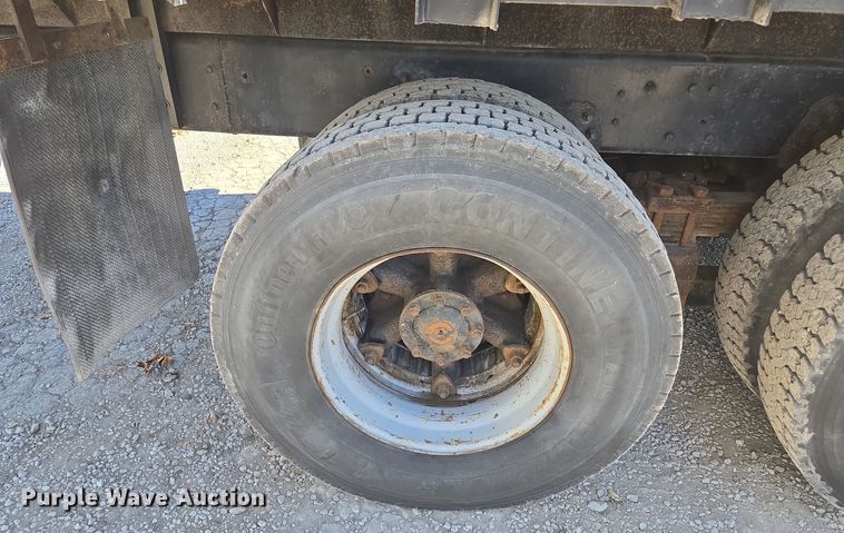 image for item EQ3584 1997 Ford  Max L-9000 grapple truck