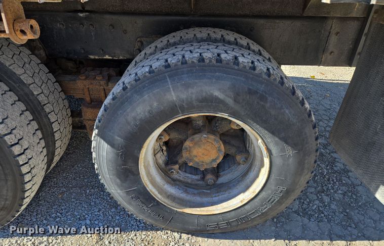 image for item EQ3584 1997 Ford  Max L-9000 grapple truck