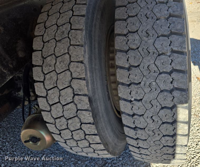 image for item EQ3584 1997 Ford  Max L-9000 grapple truck