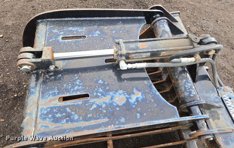 image for item ER5002 Stinger RG66 skid steer grapple bucket