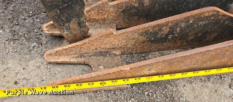 image for item ER5002 Stinger RG66 skid steer grapple bucket