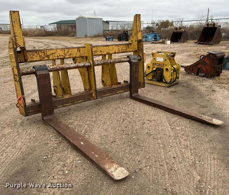 image for item ER8201 Caterpillar wheel loader forks