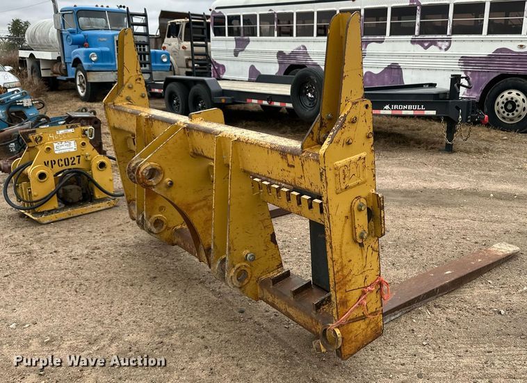 image for item ER8201 Caterpillar wheel loader forks