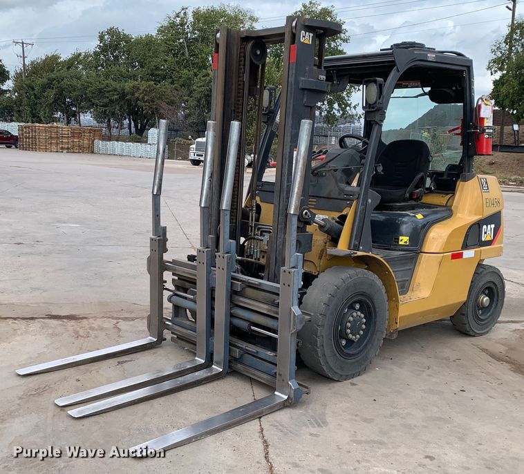 image for item JT9668 Caterpillar  DP40N forklift