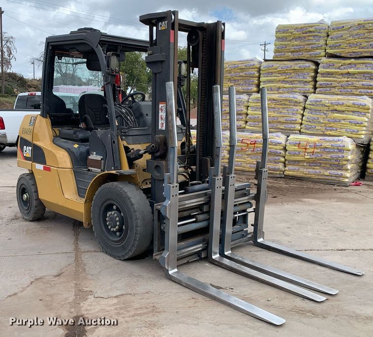 image for item JT9668 Caterpillar  DP40N forklift