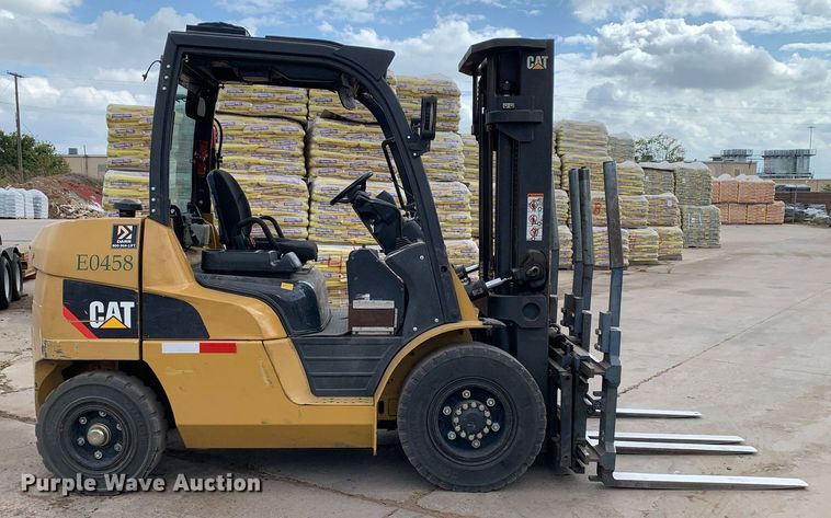 image for item JT9668 Caterpillar  DP40N forklift