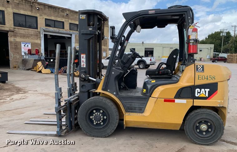 image for item JT9668 Caterpillar  DP40N forklift