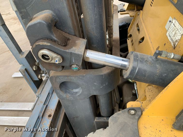 image for item JT9668 Caterpillar  DP40N forklift