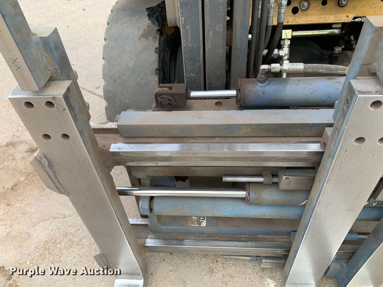 image for item JT9668 Caterpillar  DP40N forklift