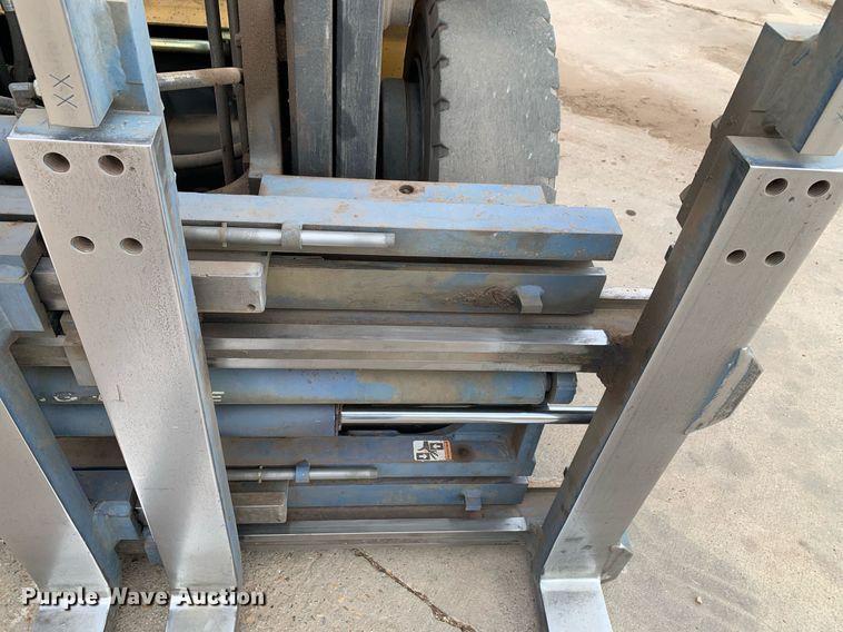 image for item JT9668 Caterpillar  DP40N forklift