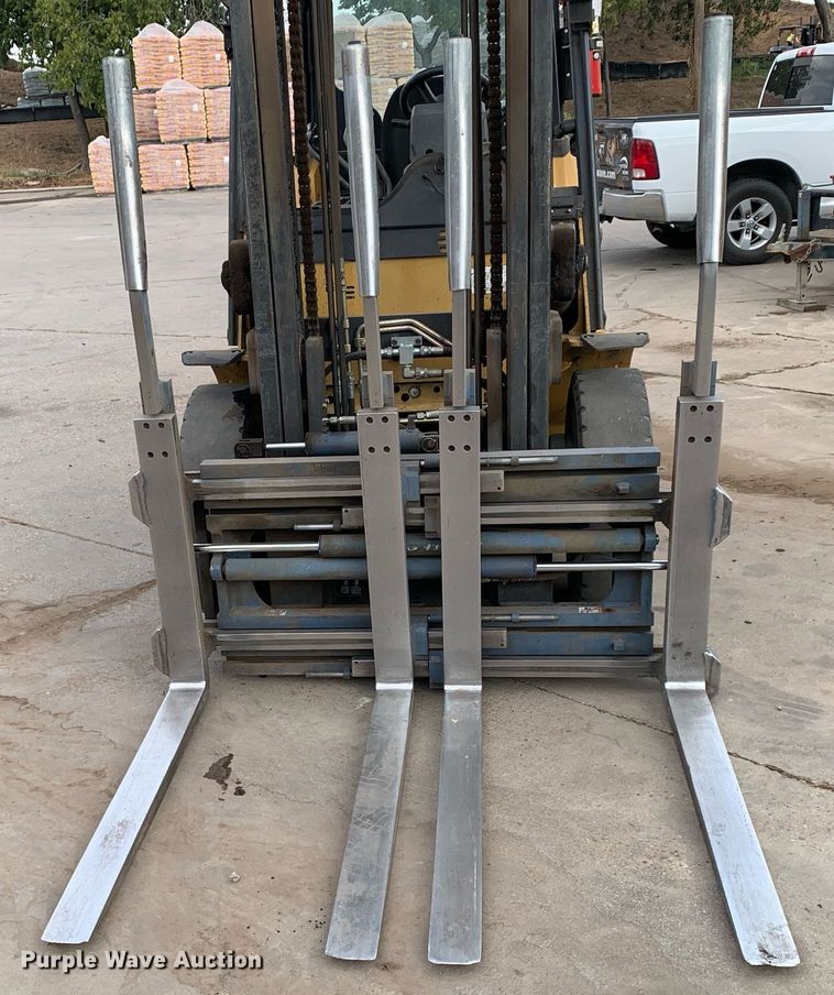 image for item JT9668 Caterpillar  DP40N forklift