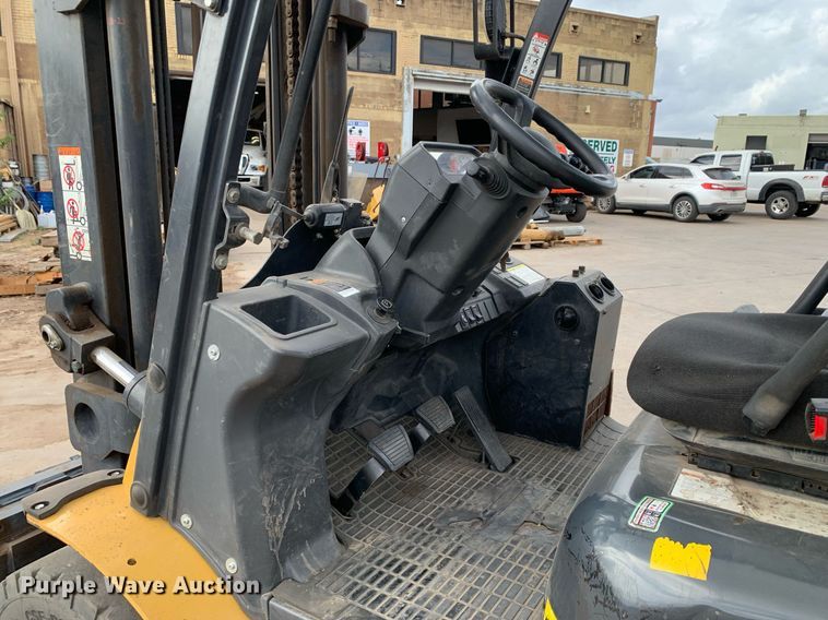 image for item JT9668 Caterpillar  DP40N forklift