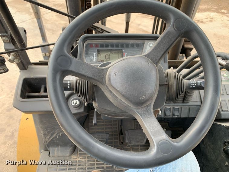 image for item JT9668 Caterpillar  DP40N forklift