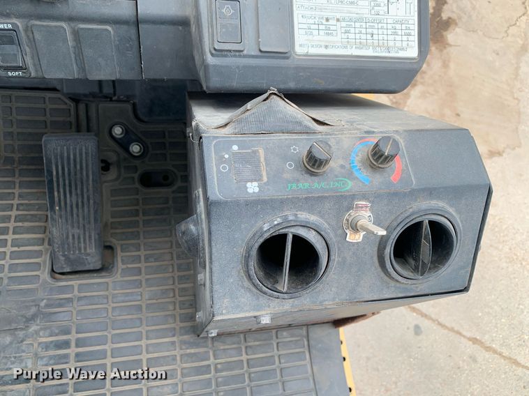 image for item JT9668 Caterpillar  DP40N forklift