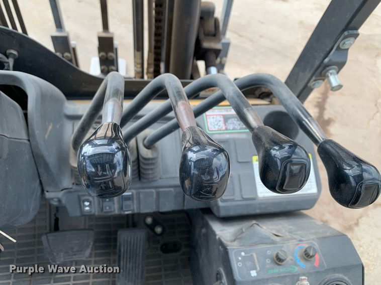 image for item JT9668 Caterpillar  DP40N forklift