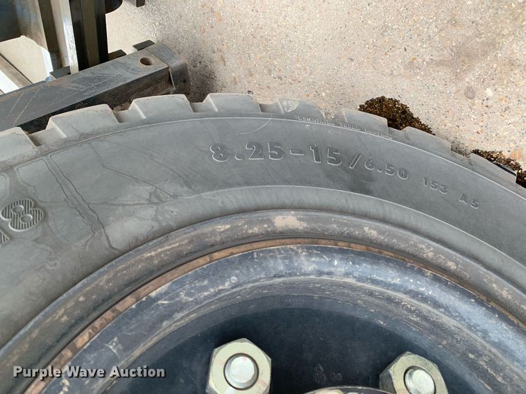 image for item JT9668 Caterpillar  DP40N forklift