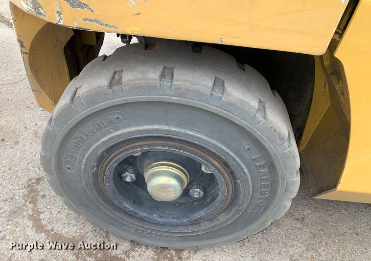 image for item JT9668 Caterpillar  DP40N forklift