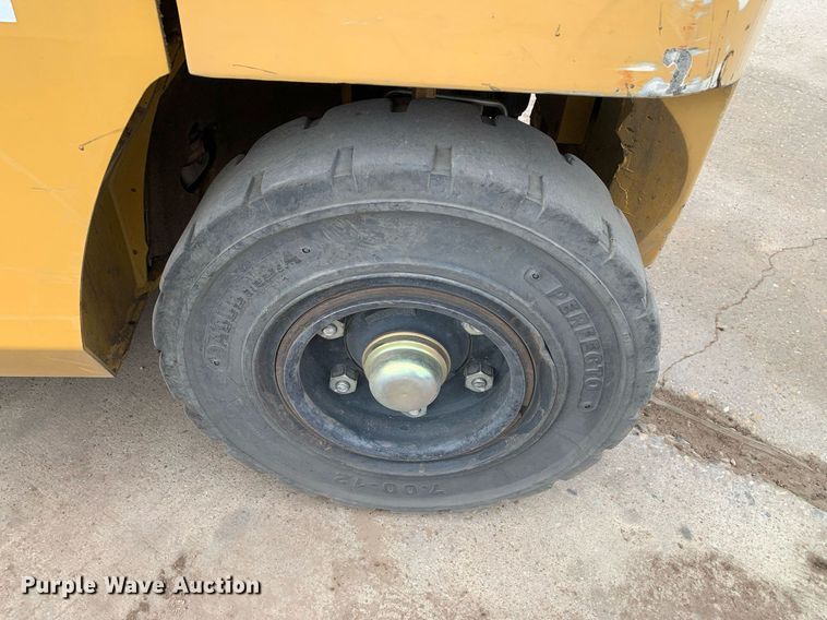 image for item JT9668 Caterpillar  DP40N forklift