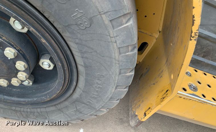 image for item JT9668 Caterpillar  DP40N forklift