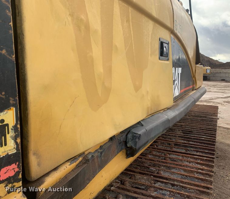 image for item JT9672 2005 Caterpillar  320C L excavator