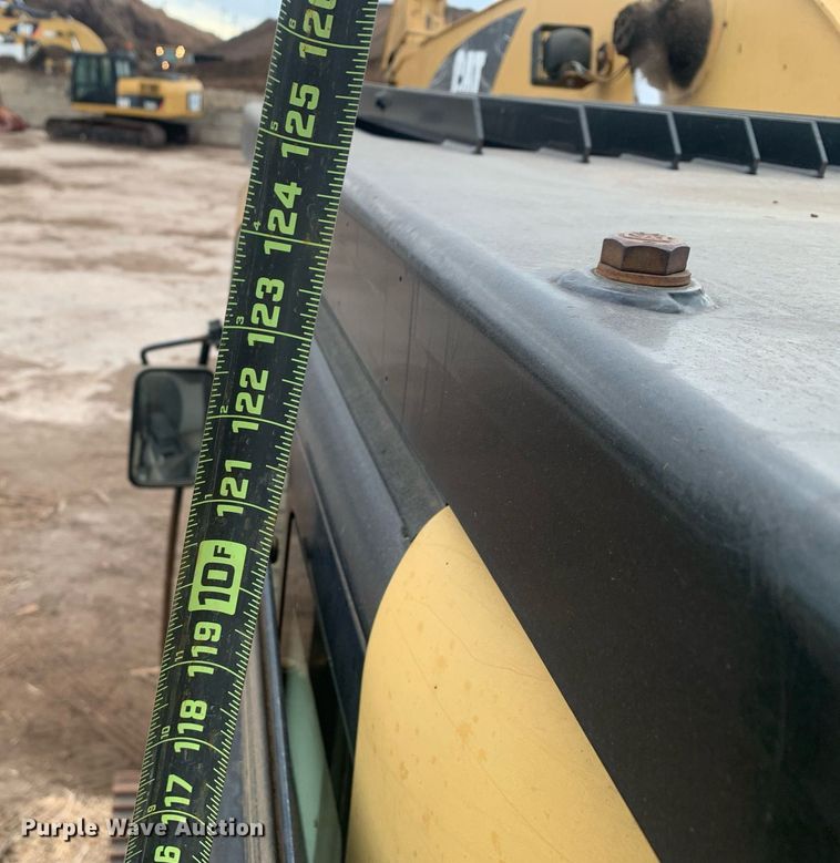 image for item JT9672 2005 Caterpillar  320C L excavator