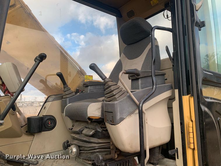 image for item JT9672 2005 Caterpillar  320C L excavator