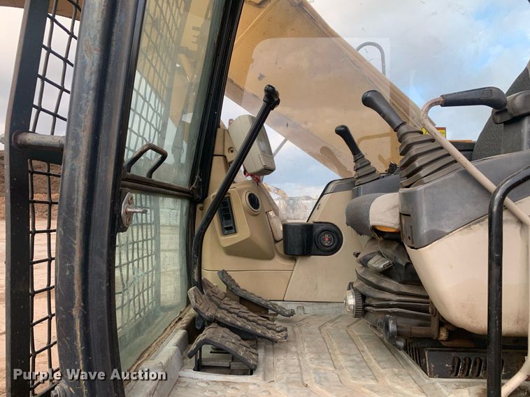 image for item JT9672 2005 Caterpillar  320C L excavator