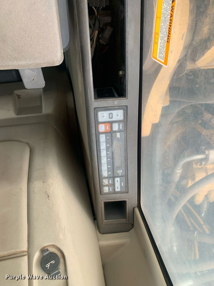 image for item JT9672 2005 Caterpillar  320C L excavator