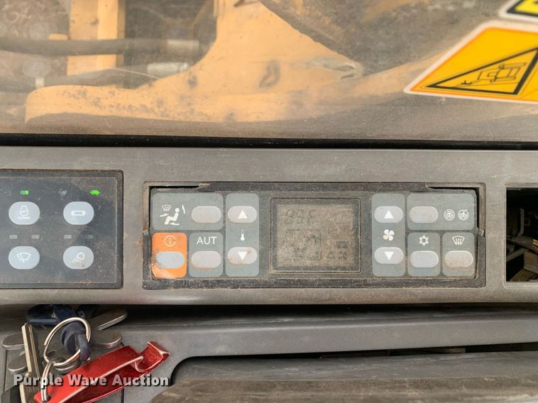 image for item JT9672 2005 Caterpillar  320C L excavator