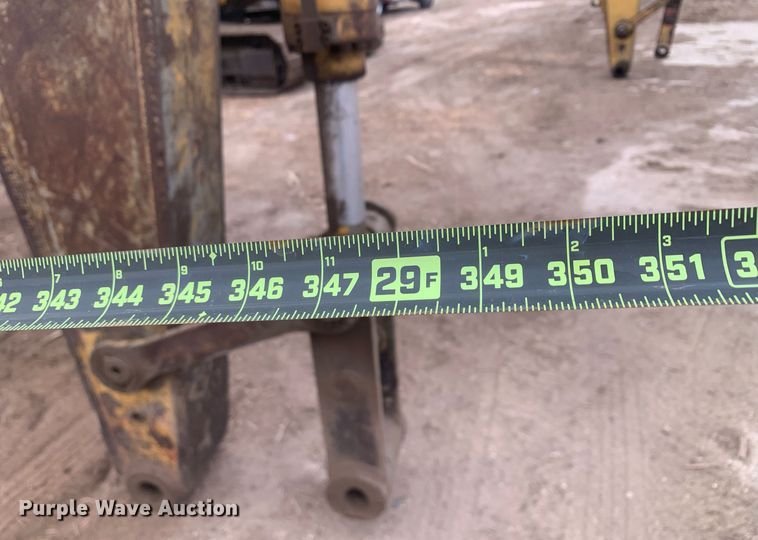 image for item JT9672 2005 Caterpillar  320C L excavator