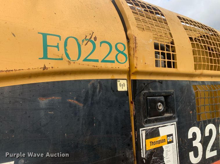 image for item JT9673 2004 Caterpillar  320C L excavator