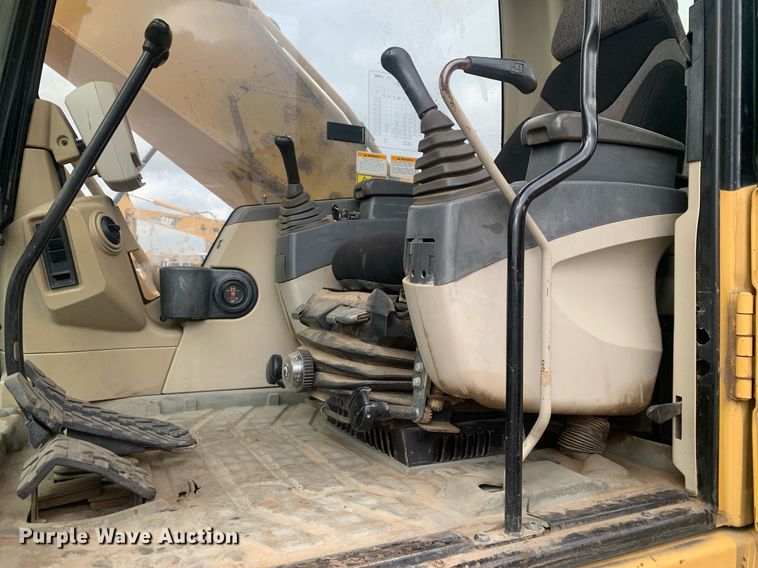 image for item JT9673 2004 Caterpillar  320C L excavator