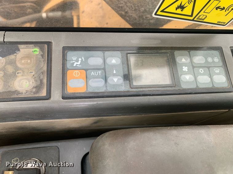 image for item JT9673 2004 Caterpillar  320C L excavator