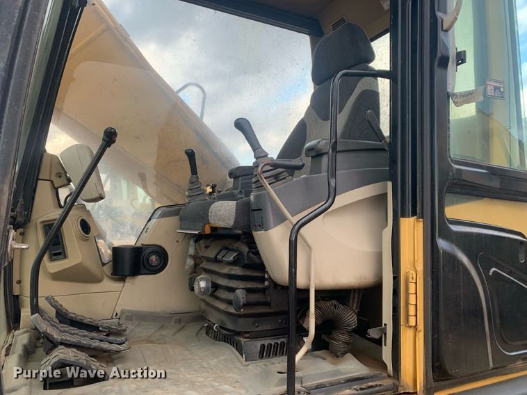 image for item JT9674 2004 Caterpillar  320C L excavator