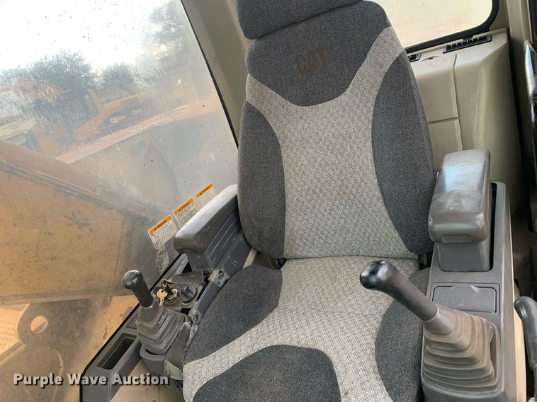 image for item JT9674 2004 Caterpillar  320C L excavator