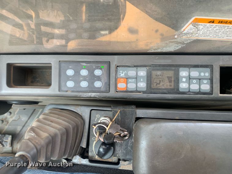 image for item JT9674 2004 Caterpillar  320C L excavator