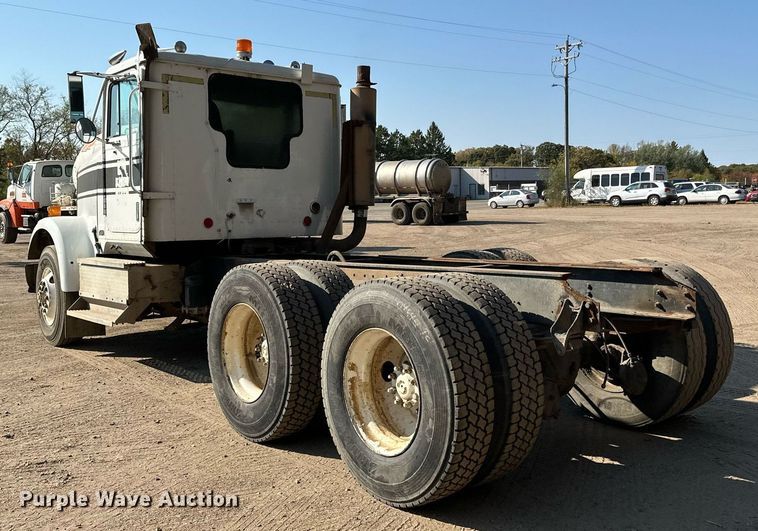 image for item LR9520 1989 International  F9370 semi truck