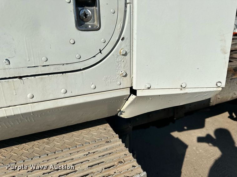 image for item LR9520 1989 International  F9370 semi truck