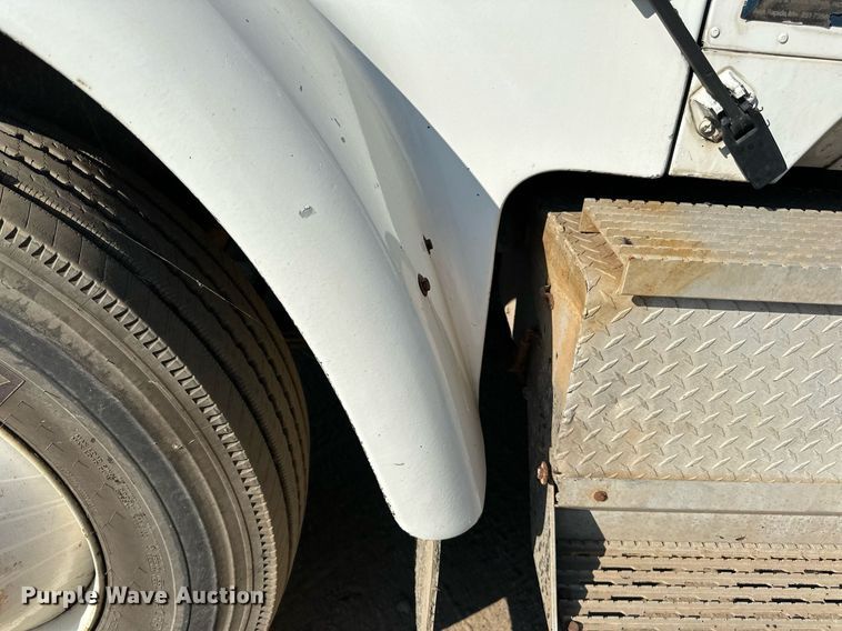 image for item LR9520 1989 International  F9370 semi truck