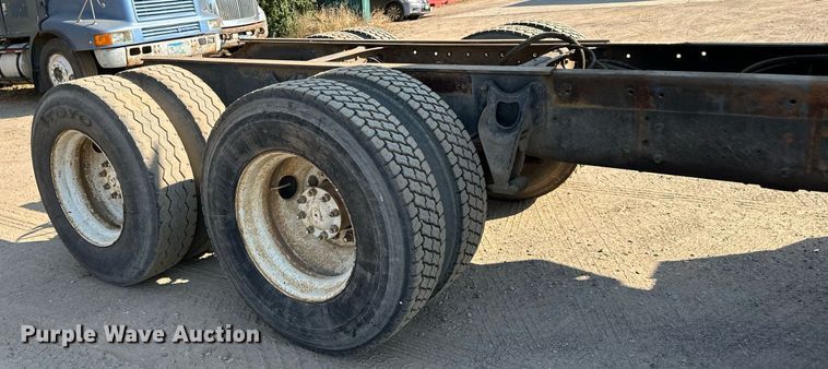 image for item LR9520 1989 International  F9370 semi truck