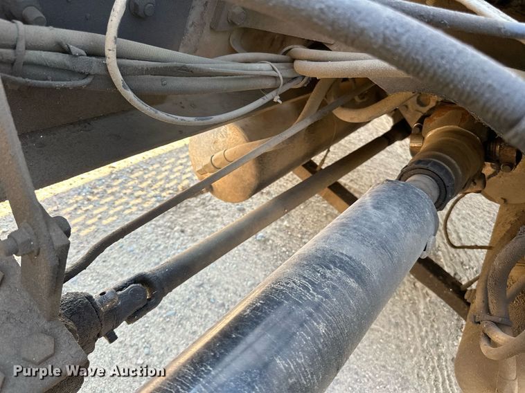 image for item LR9520 1989 International  F9370 semi truck